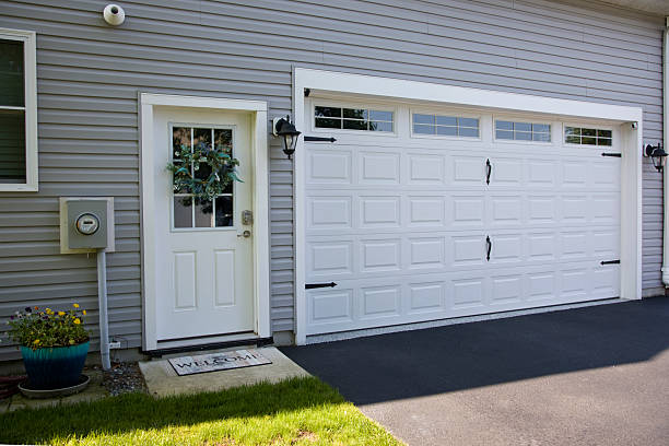 24/7 Emergency Garage Door Panel Replacement experts in Iron River, MI